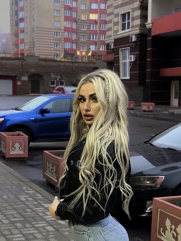 🎥 Алиса привлекательная девушка из Когалым цена от 6000 руб